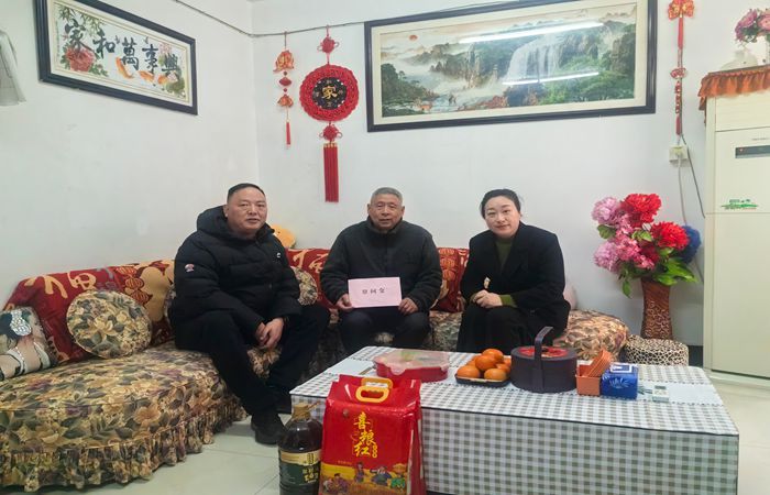 情系佳节送温暖  yl23411永利集团官网集团工会开展节前慰问活动